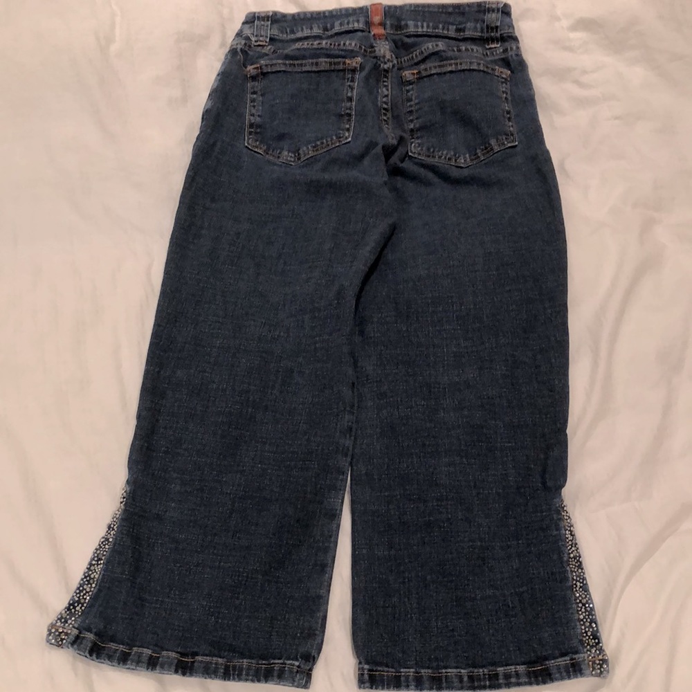Capri jeans! PreLoved! Excellent condition! size 4! rhinestone slit trim! - Picture 3 of 16